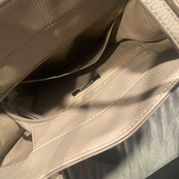 Roots Soft Tan Leather Tote Bag - Picture 8 of 11